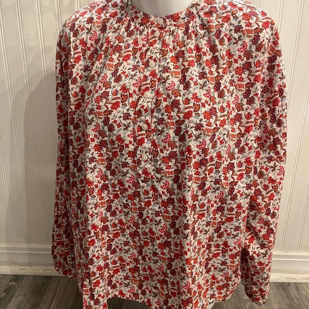 Universal Thread women’s long sleeve medium floral top.